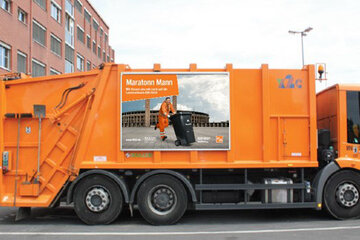 Müllfahrzeug mit Leichtathletik-EM-Werbung
