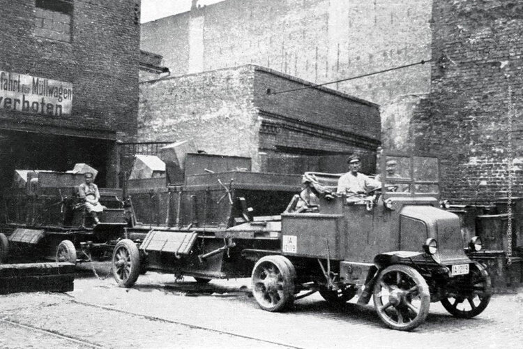 Müllwagen aus den 1920er Jahren