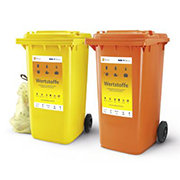 Gelbe und orangene Wertstofftonne