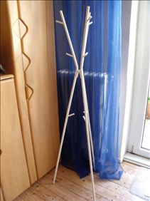 Abbildung: Tausche IKEA-Garderobenständer EKRAR, H 170 cm