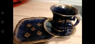 Abbildung: 2 Teile Tasse und Teller  Blau mit goldrand DDR Zeiten 