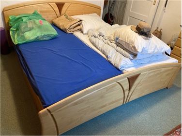 Abbildung: Doppelbett zu verschenken