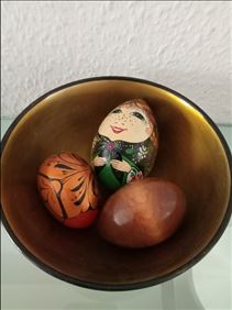 Abbildung: CHOCHLOMA 3 Ostereier + Schale(D:14,5cm), HANDARBEIT 