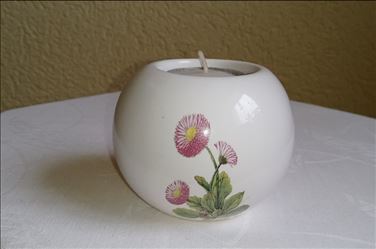 Abbildung: Teelichthalter (Blumenmotiv)