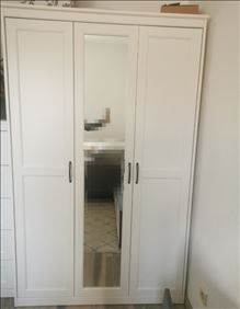 Abbildung: Kleiderschrank 