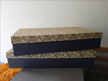 Abbildung: 2 Kisten / Aufbewahrungs-Boxen von Ikea mit Deckel