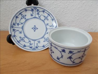 Abbildung: 3 Untertassen+1 Zuckerdose für Kaffeeservice Blau Saks Dekor
