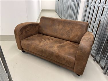 Abbildung: Schöne Kunstledercouch, sehr guter Zustand, 150 cm