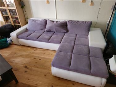 Abbildung: Ausklappbares Bettsofa