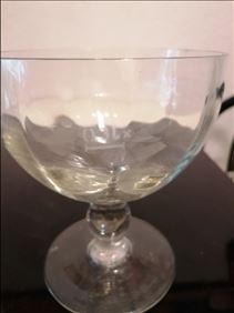 Abbildung: 1 großes Weißeglas dd
