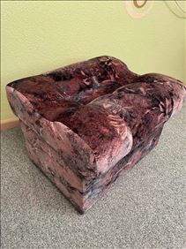 Abbildung: 2 Hocker mit Funktion
