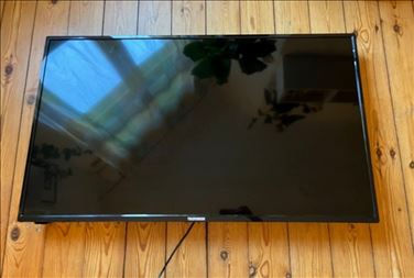 Abbildung: LCD Fernseher Telefunken A43F446A mit 43 Zoll Display