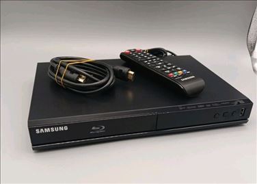 Abbildung: Samsung BD-J4500R Blu-ray und DVD Player / Fernbedienung