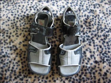 Abbildung: s.Oliver Sandalen mit Klettverschluß Gr. 37, Lackleder