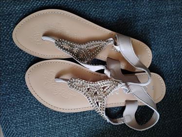 Abbildung: Damensandalen 