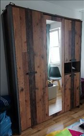 Abbildung: Kleiderschrank 