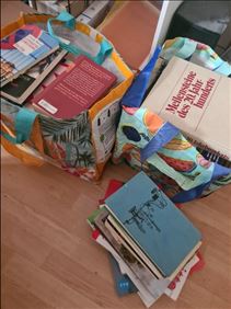 Abbildung: 2-3 Taschen Bücher zu verschenken