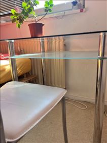 Abbildung: Kleiner Glas-Bürotisch 