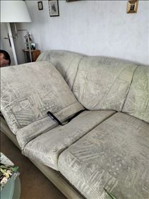 Abbildung: 3 sitzige Schlafcouch 