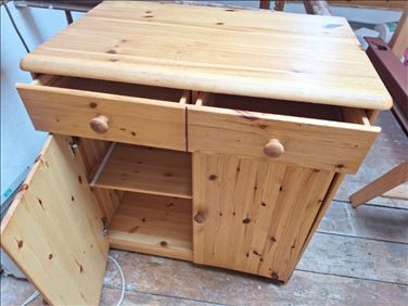Abbildung: Holzschränchen und Regal zu verschenken