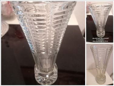 Abbildung: Blumenvase alt DDR Zeiten Glas o. Bleikristal 