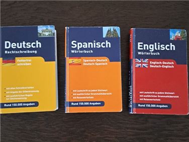 Abbildung: Wörterbuch/ Rechtschreibung (deutsch, englisch, spanisch)