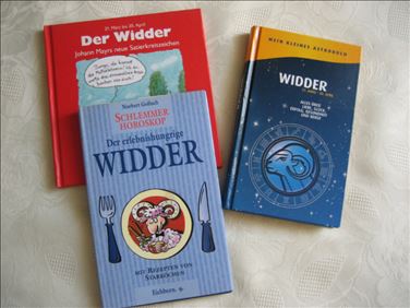 Abbildung: 3 Bücher zum Sternzeichen Widder