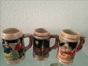 Abbildung: 3x Art Krug(ca 0,5 L)