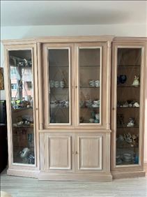 Abbildung: Vitrinenschrank 