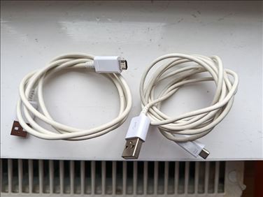 Abbildung: 2 USB-Ladekabel Micro, weiß