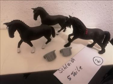 Abbildung: Schleich 5 Teile, Futterkörbe Pferde 
