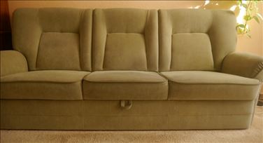 Abbildung: Couch, 3 Sitzer, dazu passender Sessel