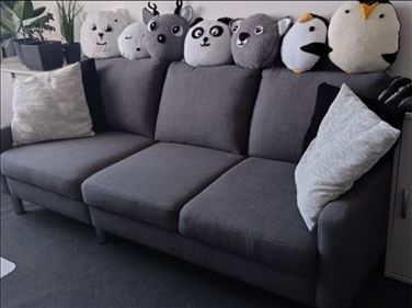 Abbildung: 3-Sitzer-Sofa inkl Rückenkissen - grau - Top Zustand 