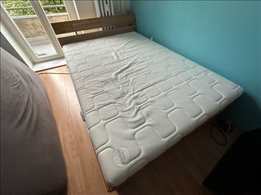Abbildung: Bett 140x200 plus Matratze