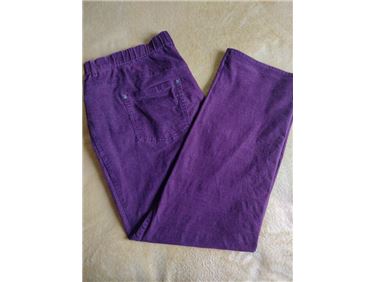 Abbildung: Damen Cordhose in bordeaux 