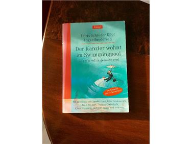 Abbildung: Buch: Der Kanzler wohnt im Swimmingpool