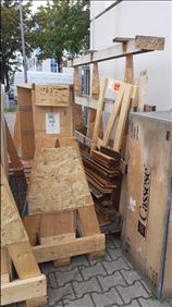 Abbildung: Kostenlos Holzgestelle/Brennholz abzugeben