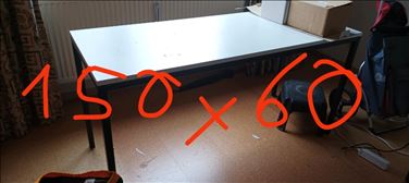 Abbildung: Schreibtisch 