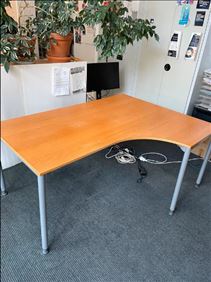 Abbildung: Bürotische zu verschenken