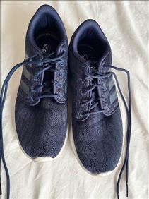 Abbildung: Adidas Sportschuhe 