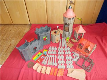 Abbildung: PLAYMOBIL-Restbestand Ritterburg 3666+eine weitere
