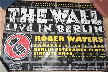 Abbildung: Plakat The Wall  1990 (Potsdamer Platz)