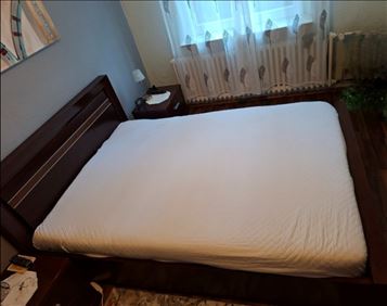 Abbildung: Bett  mit Matratze zu verschenken 