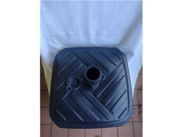 Abbildung: Sonnenschirmständer aus Kunststoff 