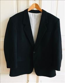 Abbildung: Schwarzes Jacket aus Kaschmir-Woll-Gemisch