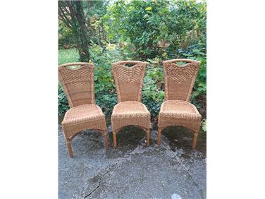 Abbildung: 4 Stühle aus Rattan