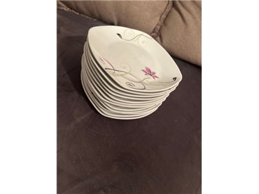 Abbildung: 12 kleine Teller 