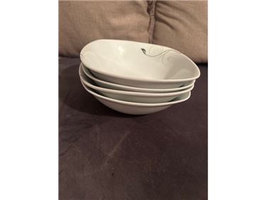 Abbildung: 4 tiefe Gemüse oder Kartoffelschüsseln 