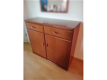 Abbildung: Mahagoni-Kommode 