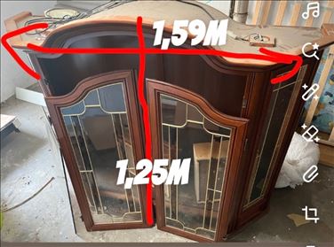 Abbildung: Antike Vitrine zu verschenken 